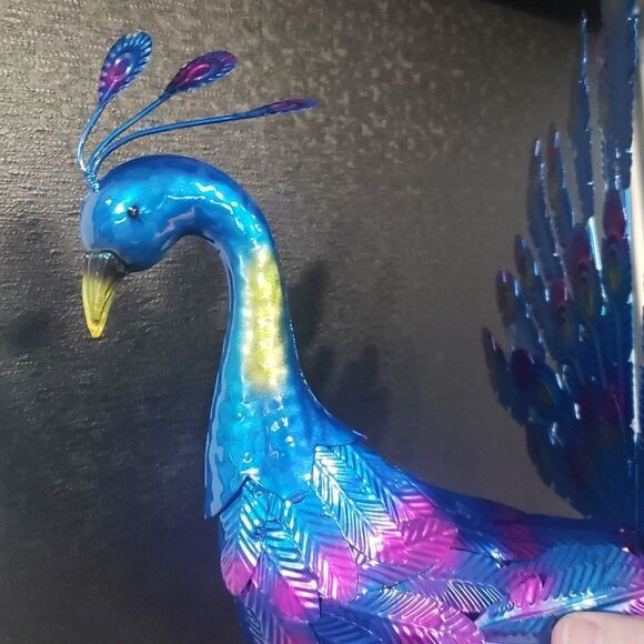 NWT Gorgeous Freestanding Metal Peacock Garden Decor Bright Vivid Colors - Picture 7 of 13